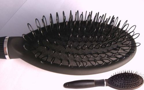 Sleek Hair Extension Loop Brush